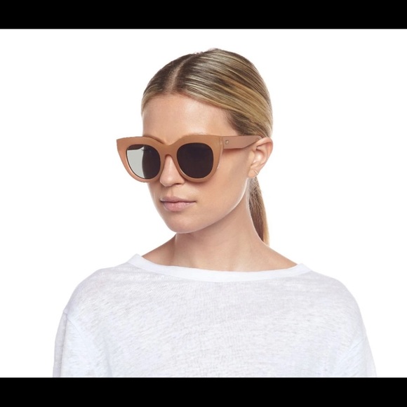 🧡PRICE FIRM! BNWT LE SPECS AIRHEART SUNGLASSES - Picture 2 of 3